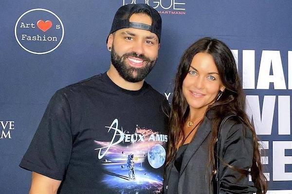 photo_black-tape-project Airy Gold with Black Tape Project