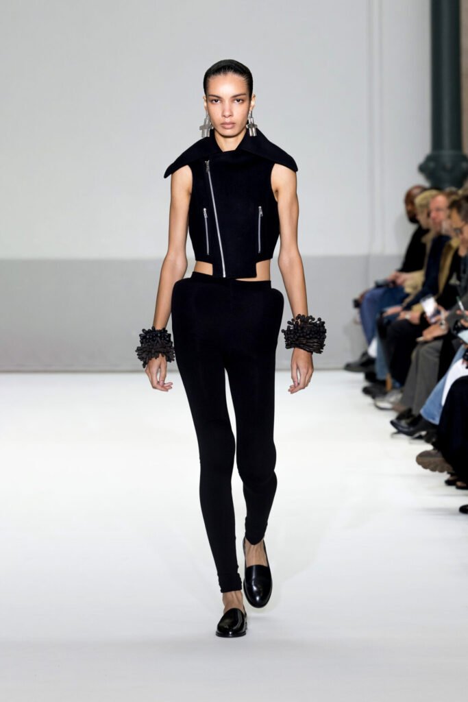 Duran_Lantink_ss25_runway_press_look04 - Gossip Stone TV - Exclusive Celebrity Shows, Fashion, and Luxury News