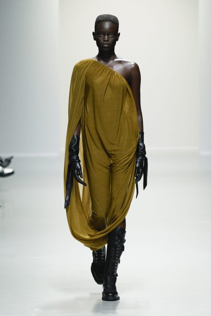 Look-04 - Gossip Stone TV - Exclusive Celebrity Shows, Fashion, and Luxury News