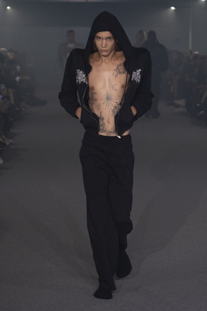 VETEMENTS_SS25_LOOK27 - Gossip Stone TV - Exclusive Celebrity Shows, Fashion, and Luxury News