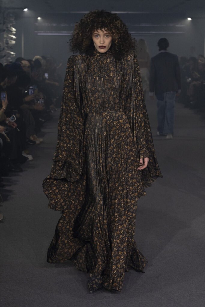 VETEMENTS_SS25_LOOK52 - Gossip Stone TV - Exclusive Celebrity Shows, Fashion, and Luxury News
