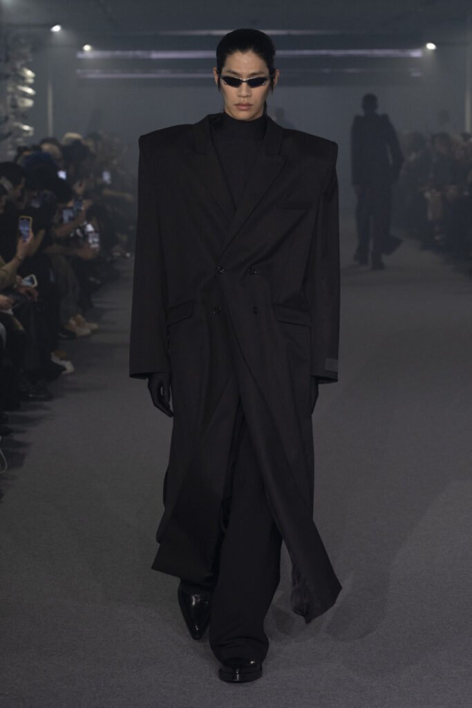 VETEMENTS_SS25_LOOK57 - Gossip Stone TV - Exclusive Celebrity Shows, Fashion, and Luxury News