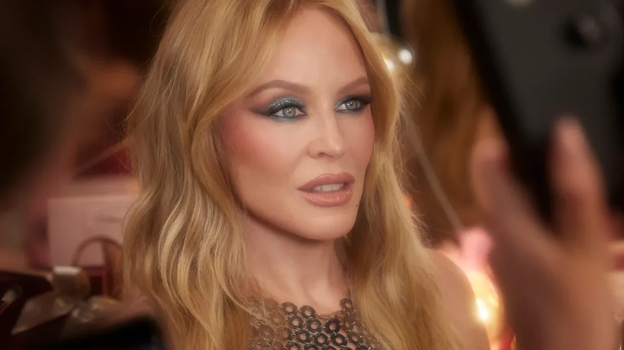 kylievstilburyjpg - Gossip Stone TV - Exclusive Celebrity Shows, Fashion, and Luxury News